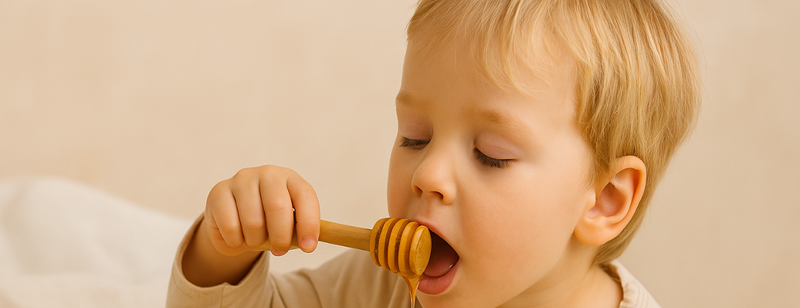 Miel de Manuka pour enfants - un enfant avec une cuillère de miel